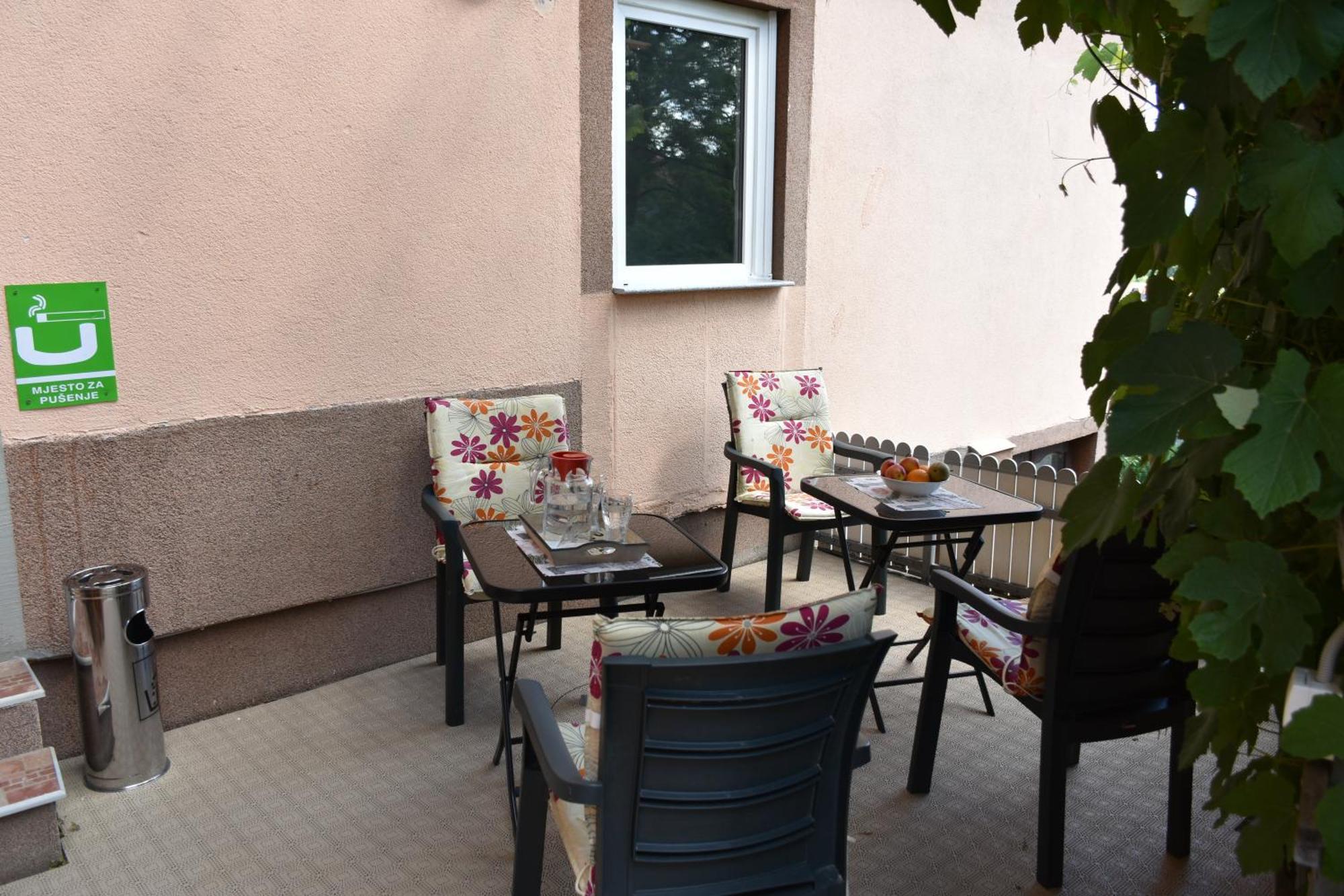 Apartments Mensa Tuzla Buitenkant foto